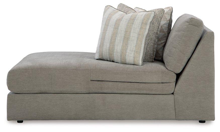 Avaliyah Sectional with Chaise